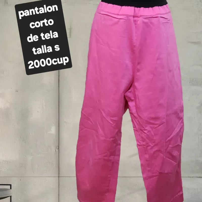 Pantalon estilo capri