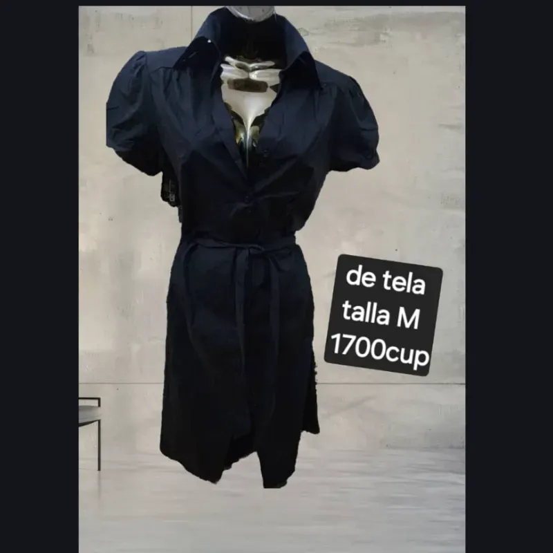 Vestido con cuello elegante 