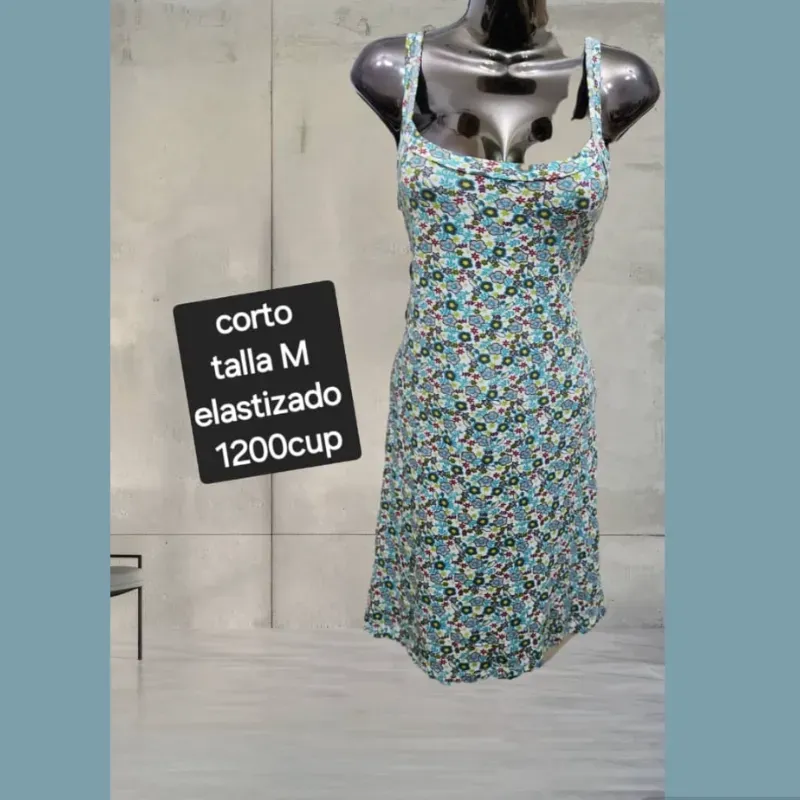 Vestido corto elastizado 