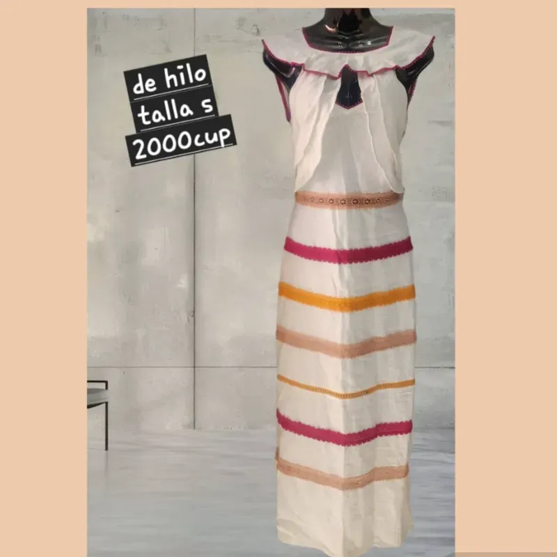 Vestido de tela de hilo