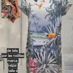 Vestido de tela por debajo de la rodilla 