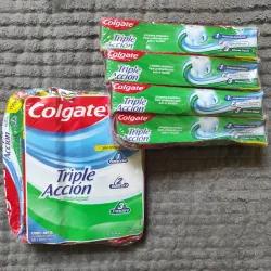 Pasta dental Colgate Triple acción