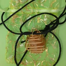 Amuleto de cuarzo rosado 