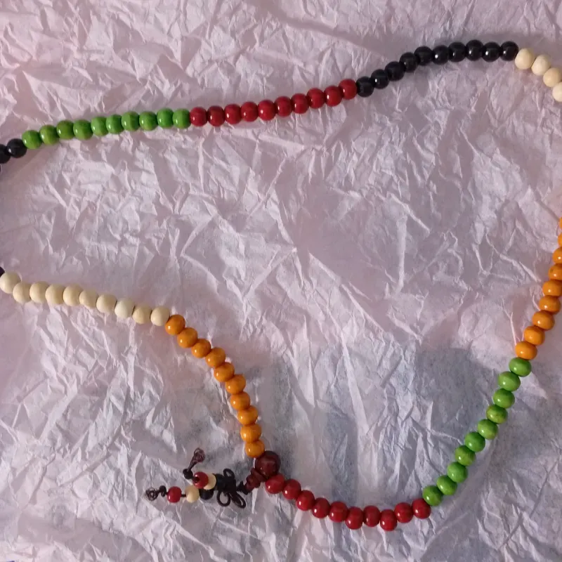 Hermoso japa mala de madera 