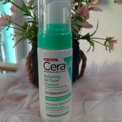Limpiador facial de Cerave en espuma