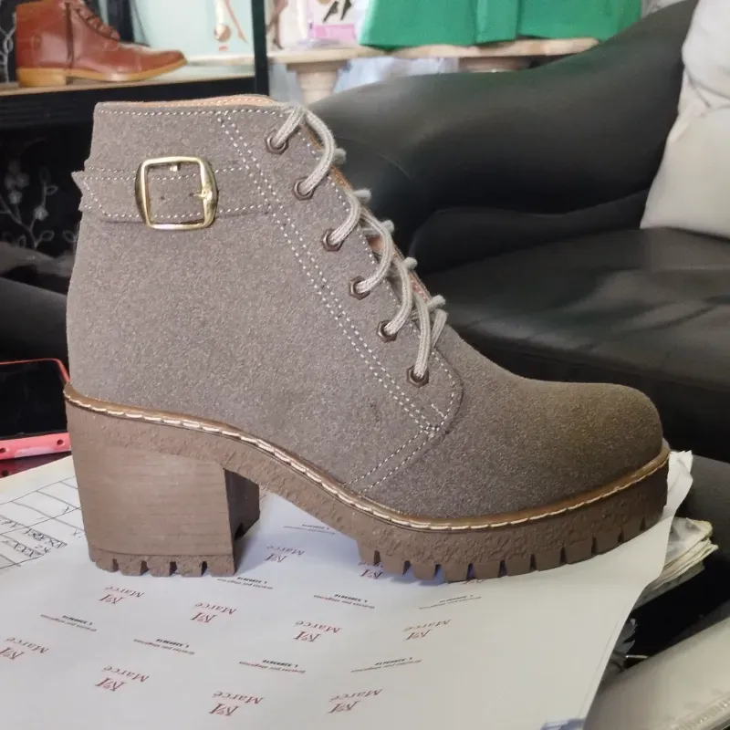 Bota Gris 