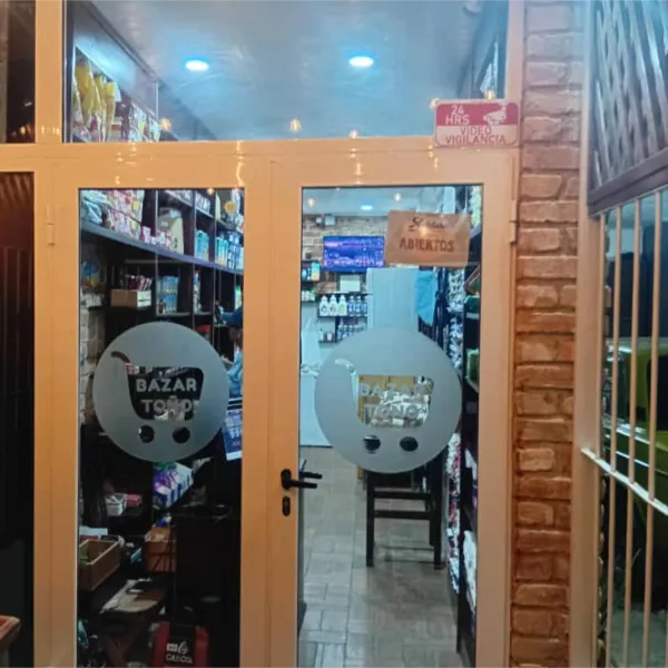 ✨Bazar Toño es una tienda de alimentos y cafetería que combina calidad, atención personalizada y un ambiente acogedor. Ofrecemos una cuidada selección de productos, desde víveres y alimentos frescos hasta opciones gourmet y artesanales.
✨Nuestra cafetería complementa la experiencia, brindando un espacio cómodo para disfrutar de un buen café “el mejor de Miramar”😎 repostería fina🍰 y platillos ligeros preparados al momento.
✨En Bazar Toño, trabajamos cada día para ser tu lugar de confianza, donde siempre encuentres lo que necesitas y algo más para disfrutar.😉