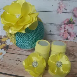 Conjunto de cinta elastica con floripon y medias decoradas