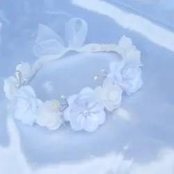 Diademas de flores en tono blanco con alambrismo