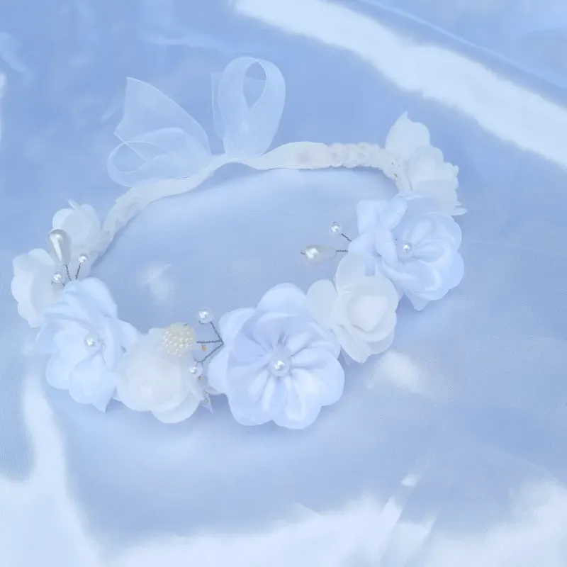 Diademas de flores en tono blanco con alambrismo 