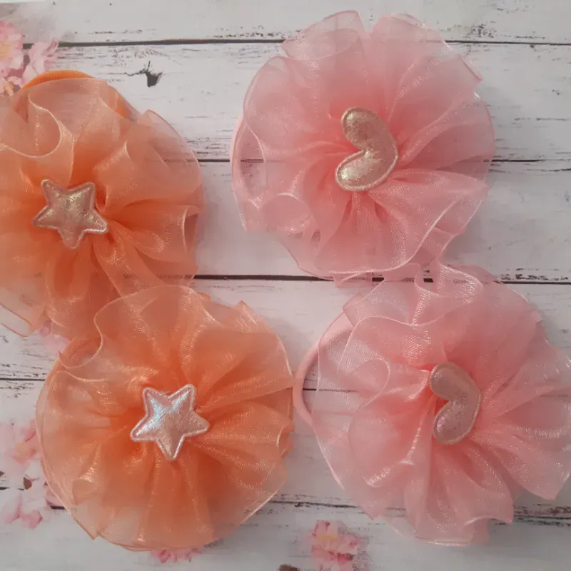 Moños de organza en tonos pastel