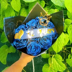 Ramo de rosas azul 