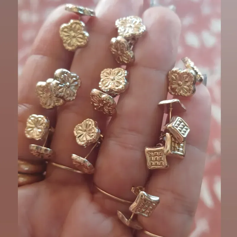 Tachuelas Grandes de Flores