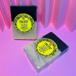 Jabón de Carbón Activado y Leche de Coco🍃