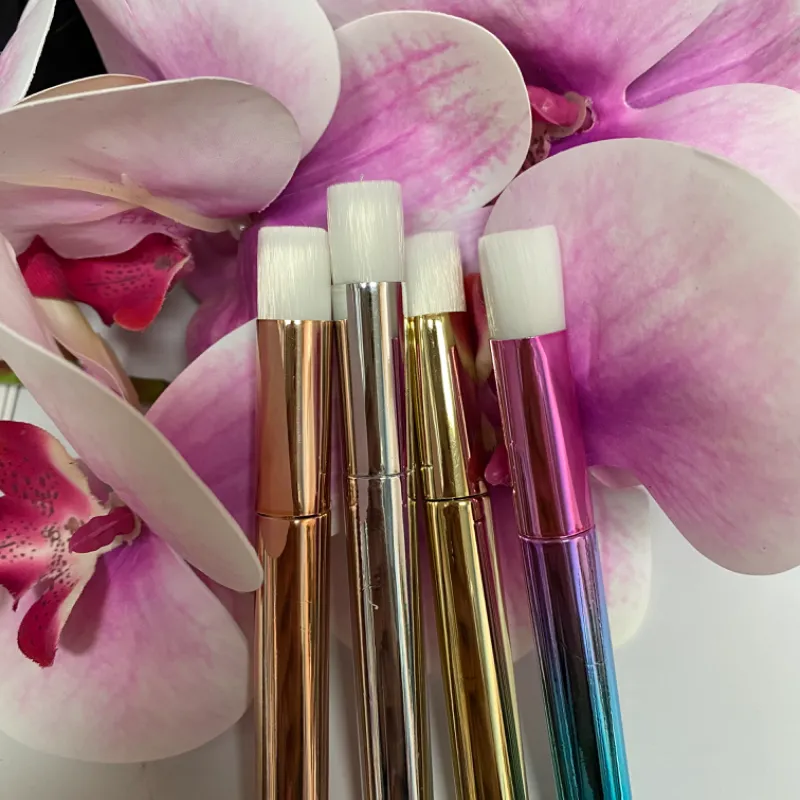 Brocha o cepillo de limpieza para cejas y pestañas 