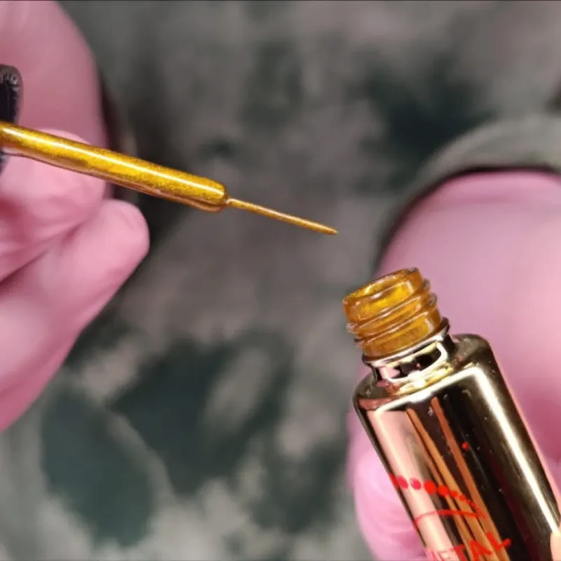 Linner gel metálico Dorado