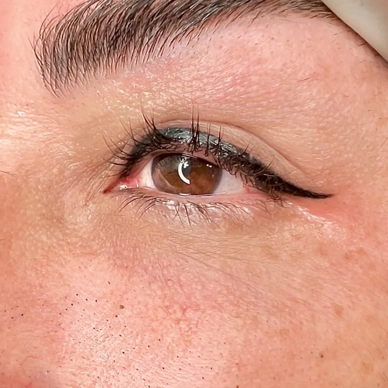 Delineado de ojos una sola línea