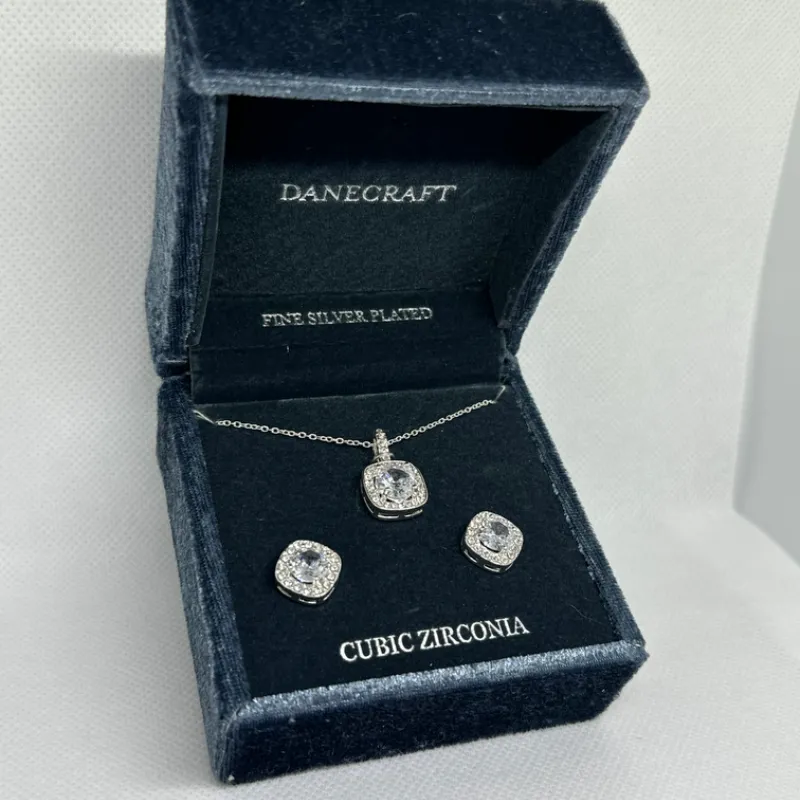 Set de cadena y aretes 