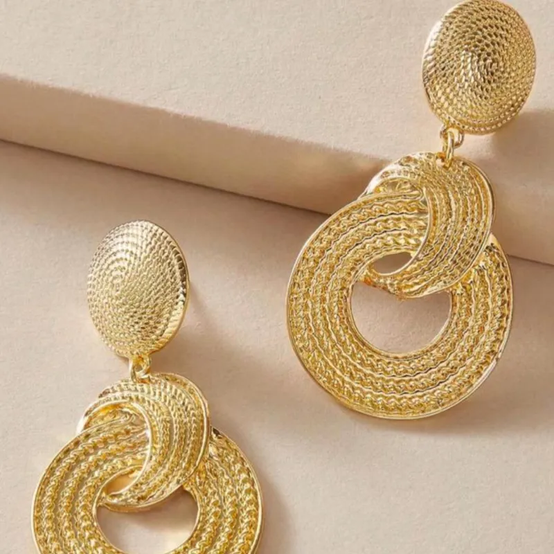Aretes dorados