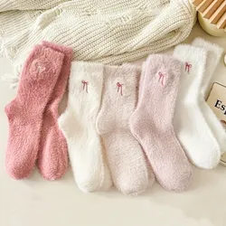 Medias peluditas con lacitos