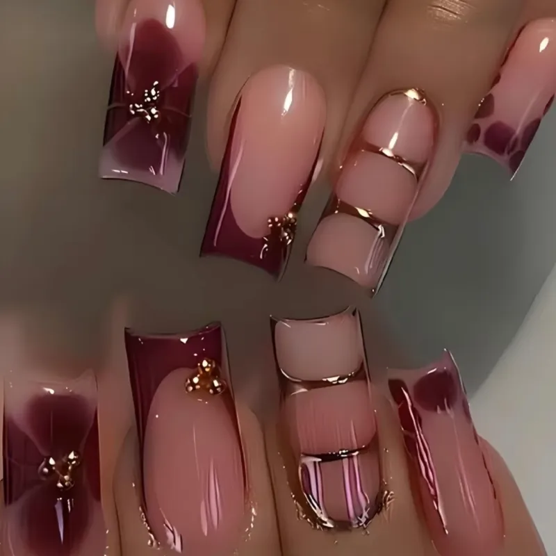 Uñas press on en rosa nude y borgoña