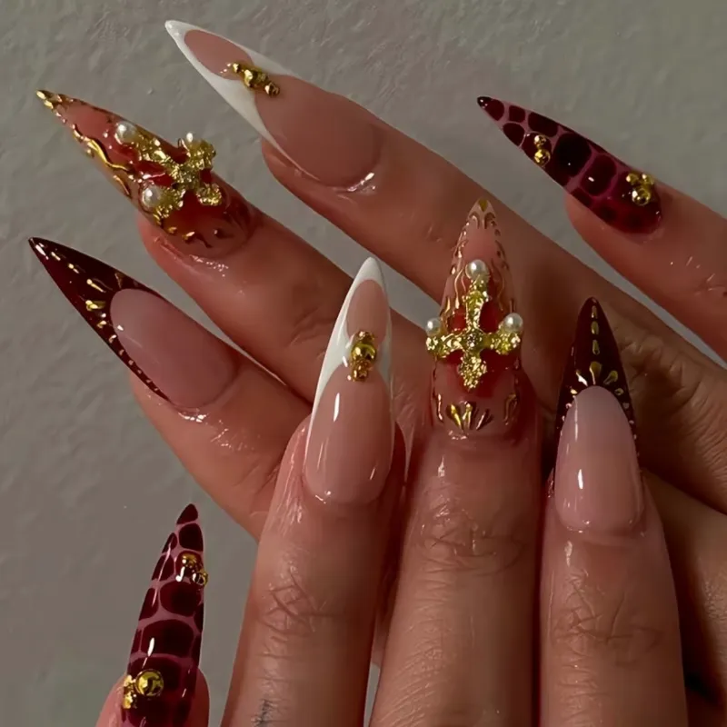 Uñas press on extra largas y puntiagudas