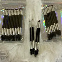 Brochas para el tinte y peine