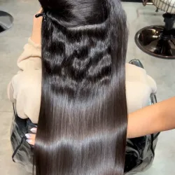 ¿El cabello nuevo que crece también queda liso?