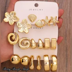 Aretes plásticos dorados