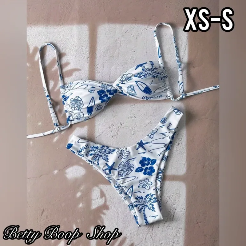 Bikini blanco con estampado azul y detalle torcido
