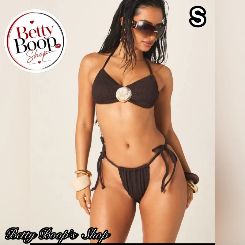 Bikini marrón con detalle de concha dorada