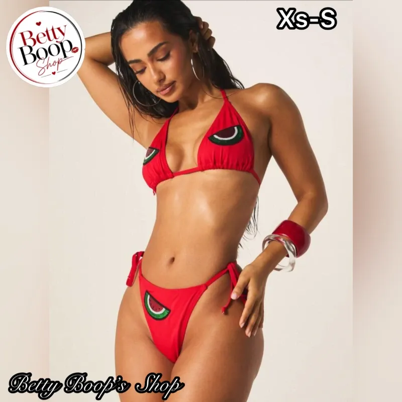 Bikini rojo con adornos de melón
