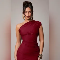 Blusa de una manga rojo vino