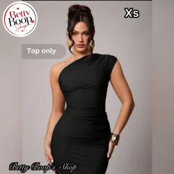Blusa negra elastizada de una manga