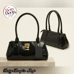 Bolso negro moderno con candado