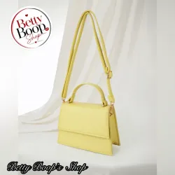 Cartera amarillo mantequilla con correa