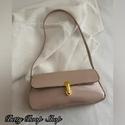 Cartera beis de charol 