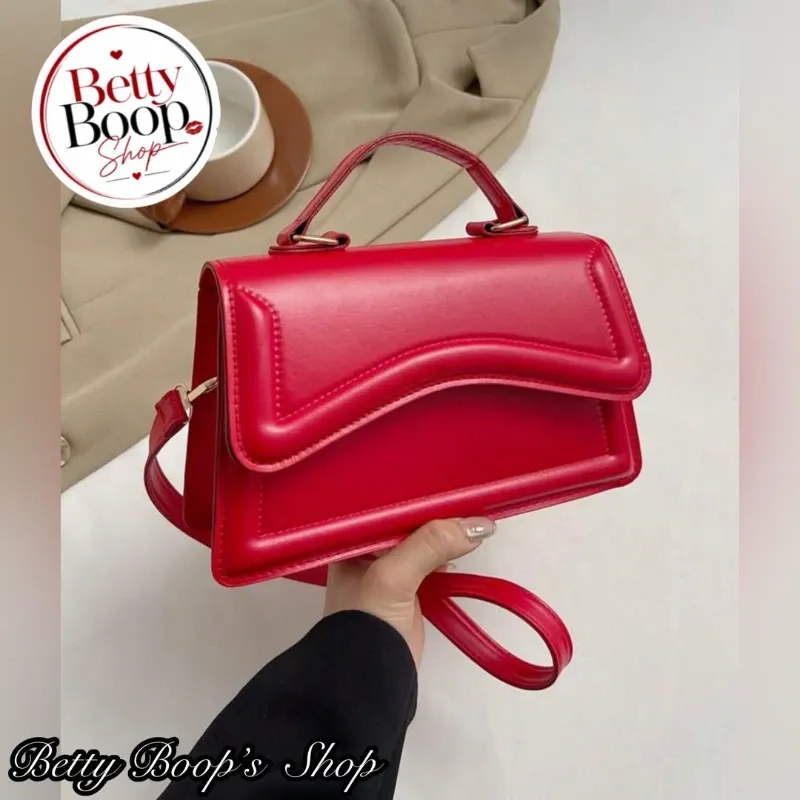 Cartera roja con correa
