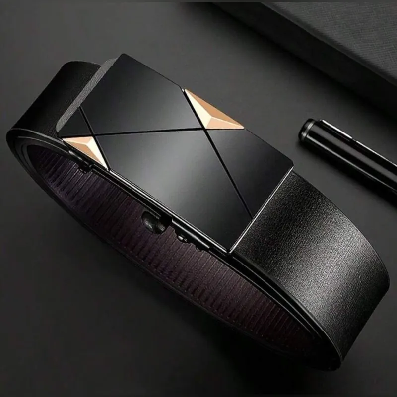 Cinturón de hombre de hebilla negra y dorada