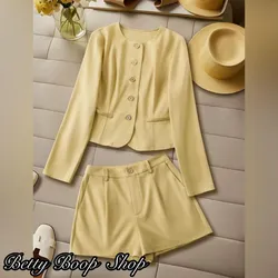 Conjunto amarillo de blazer y short