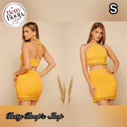 Conjunto amarillo mostaza con textura de suéter