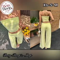 Conjunto amarillo pastel con estampado a rayas tendencia