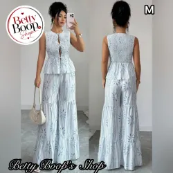 Conjunto azul claro de rayas y estampado de hojas