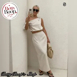 Conjunto beige claro de top con nudos y falda