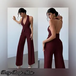 Conjunto bermellón de pantaloneta y chaleco escotado