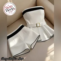 Conjunto blanco con franjas negras de top strapless y cinto