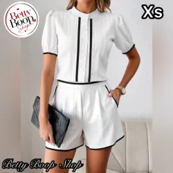 Conjunto blanco con líneas negras