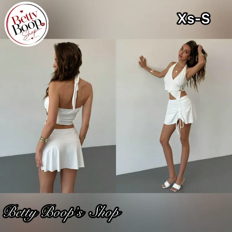 Conjunto blanco de falda corta y top cruzado