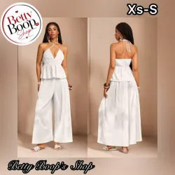 Conjunto blanco de tela plisada y top de tirantes