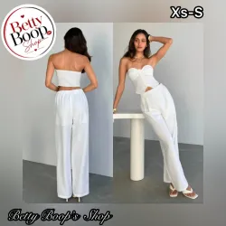 Conjunto blanco de top con escote de corazón